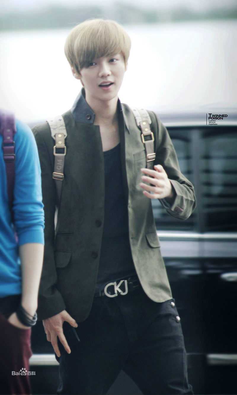 鹿晗(LUHAN)机场画报性感图片图集