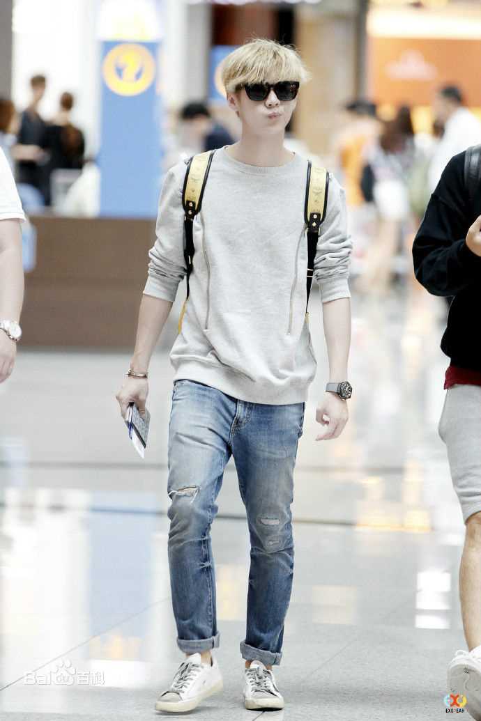 鹿晗(LUHAN)机场画报性感图片图集