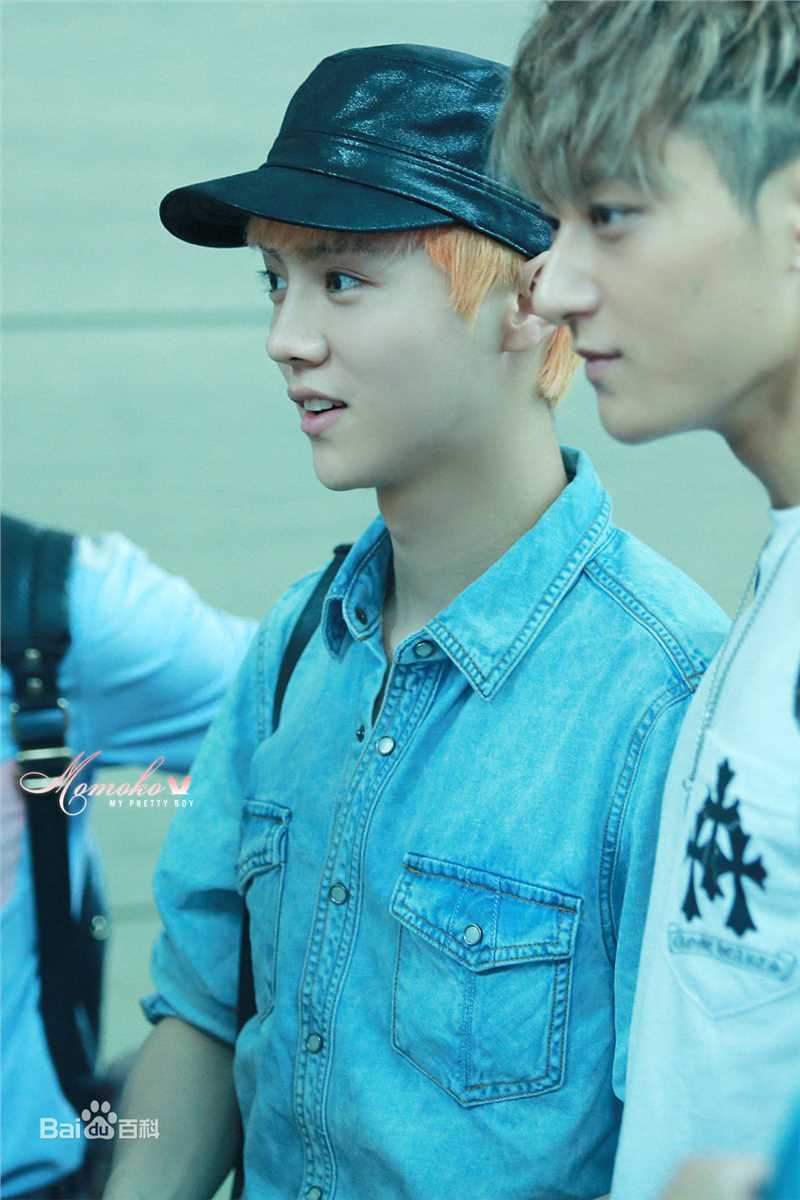 鹿晗(LUHAN)机场画报性感图片图集