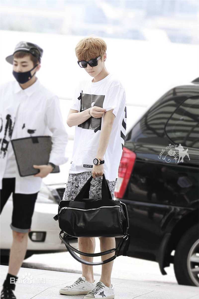 鹿晗(LUHAN)机场画报性感图片图集