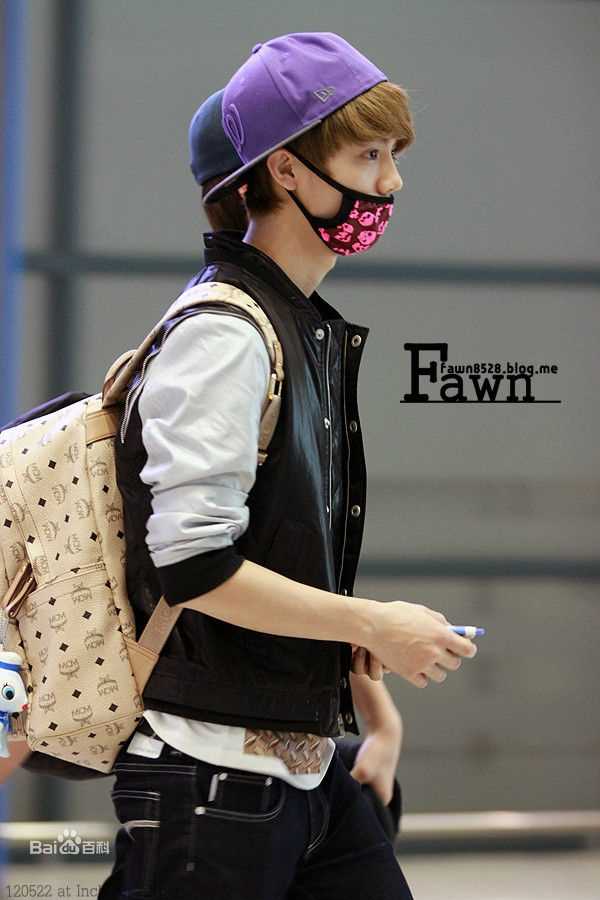 鹿晗(LUHAN)机场画报性感图片图集