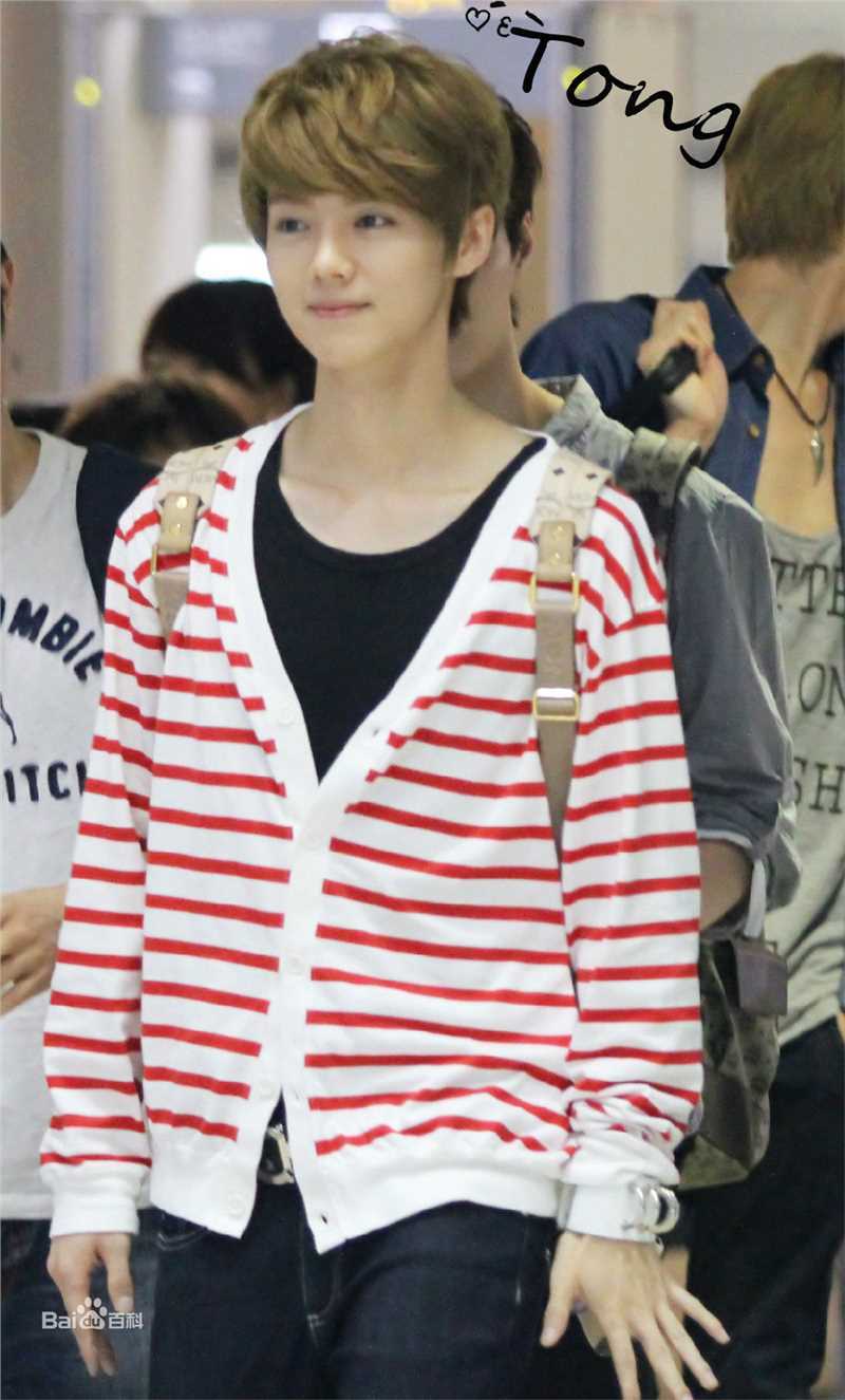 鹿晗(LUHAN)机场画报性感图片图集