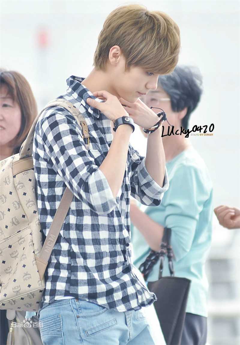 鹿晗(LUHAN)机场画报性感图片图集