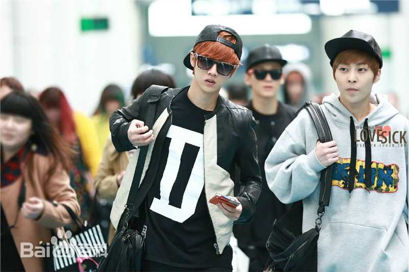 鹿晗(LUHAN)机场画报性感图片图集