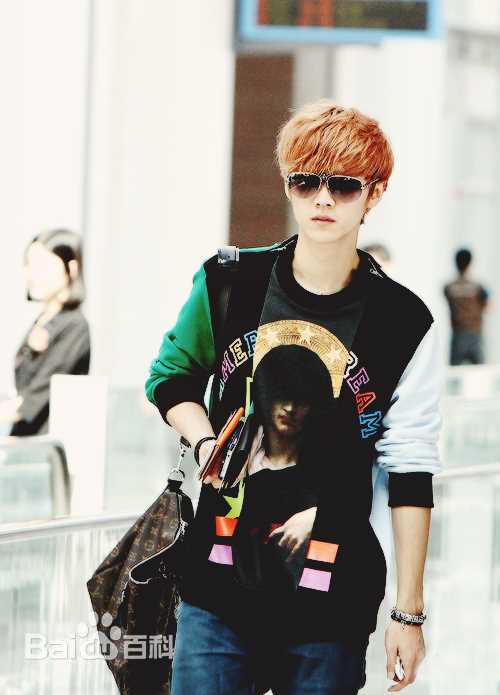 鹿晗(LUHAN)机场画报性感图片图集