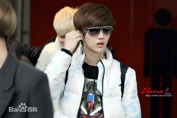 鹿晗(LUHAN)机场画报性感图片图集