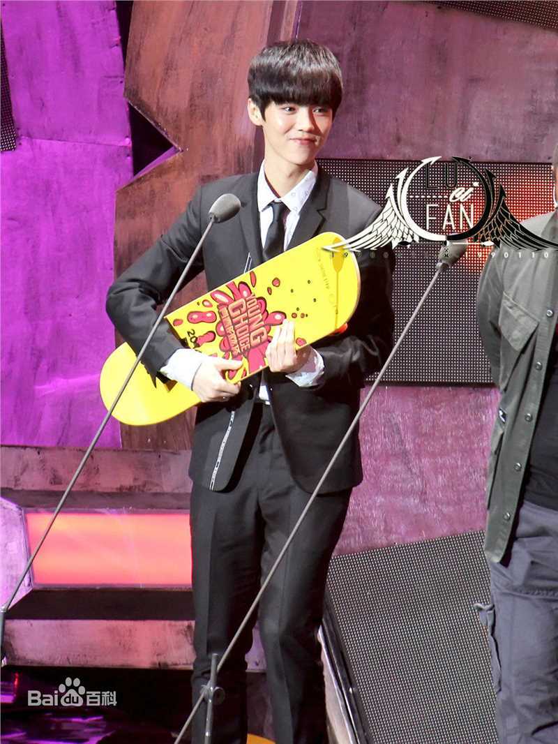 鹿晗(LUHAN)颁奖典礼图册