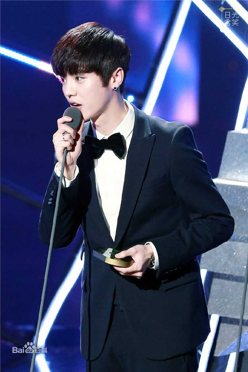 鹿晗(LUHAN)颁奖典礼图册