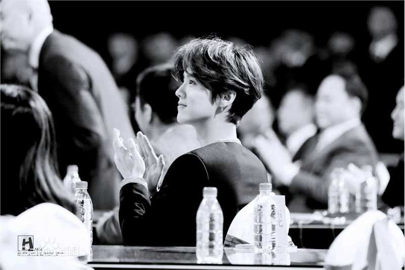 鹿晗(LUHAN)颁奖典礼图册