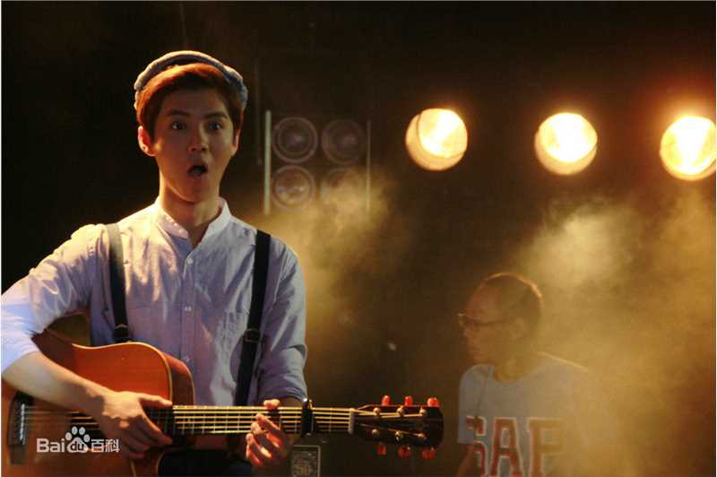 鹿晗(LUHAN)在《重返20岁》项前进中的