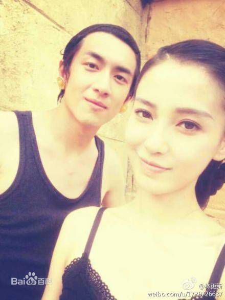 杨颖(Angelababy)艺人合影前后照片