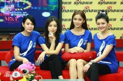 杨颖(Angelababy)艺人合影前后照片