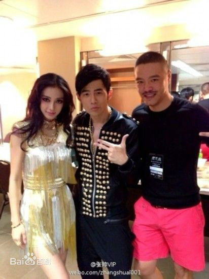 杨颖(Angelababy)艺人合影前后照片