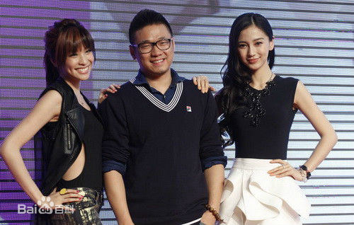 杨颖(Angelababy)艺人合影前后照片