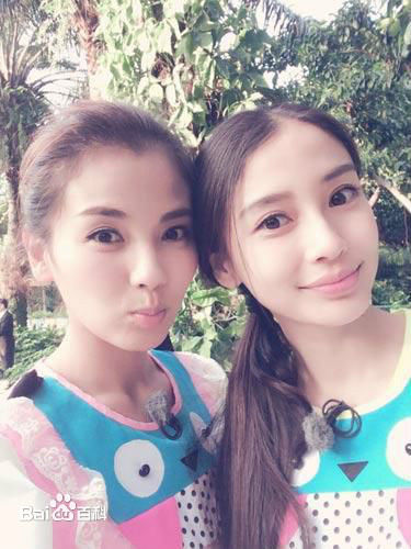 杨颖(Angelababy)艺人合影前后照片