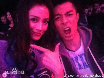 杨颖(Angelababy)艺人合影前后照片