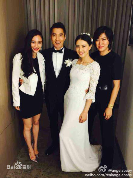 杨颖(Angelababy)艺人合影前后照片