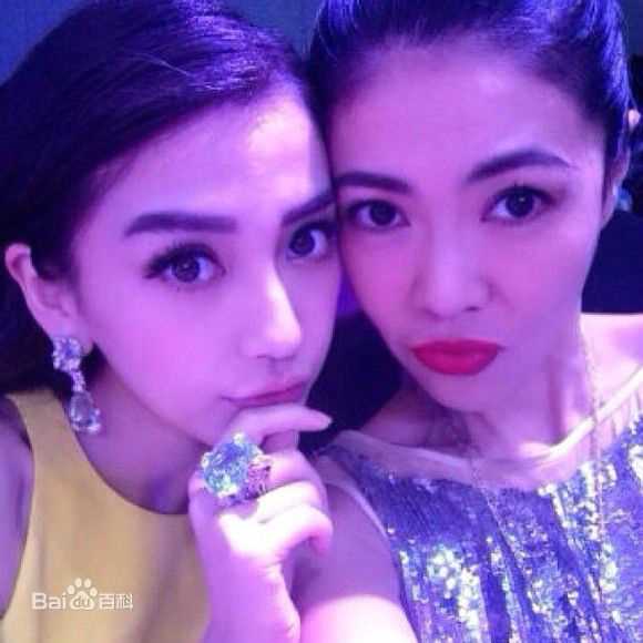 杨颖(Angelababy)艺人合影前后照片