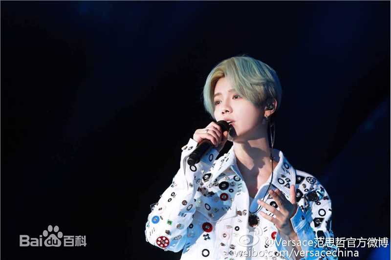 鹿晗(LUHAN)2016巡回演唱会素颜照壁纸