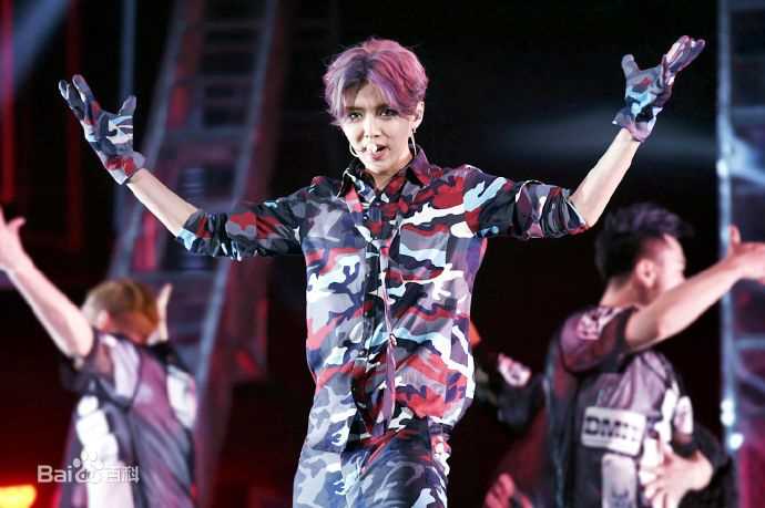 鹿晗(LUHAN)2016巡回演唱会素颜照壁纸