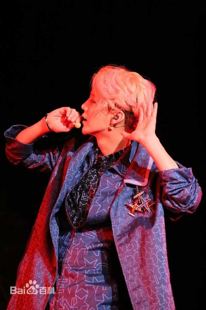 鹿晗(LUHAN)2016巡回演唱会素颜照壁纸