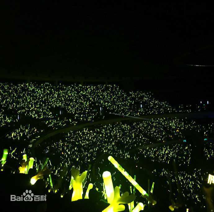 鹿晗(LUHAN)2016巡回演唱会素颜照壁纸