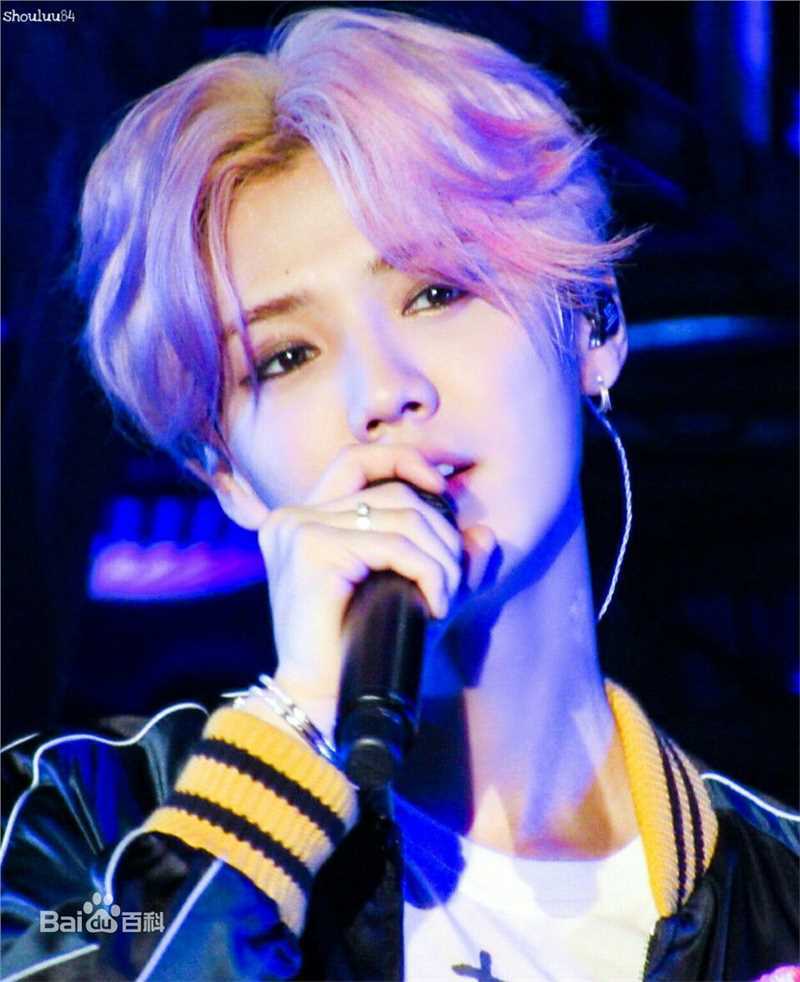 鹿晗(LUHAN)2016巡回演唱会素颜照壁纸