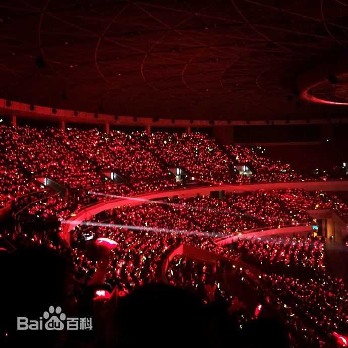 鹿晗(LUHAN)2016巡回演唱会素颜照壁纸