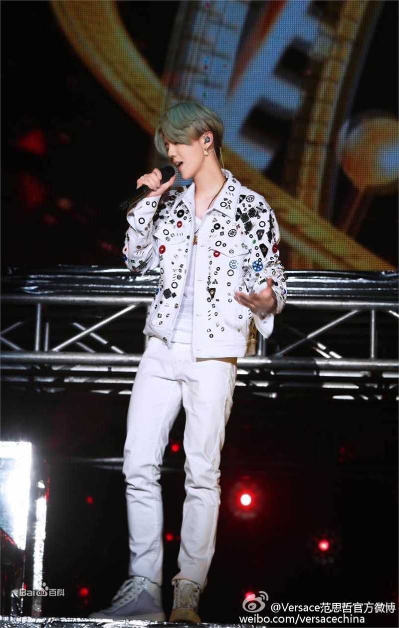 鹿晗(LUHAN)2016巡回演唱会素颜照壁纸