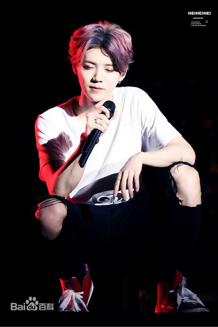 鹿晗(LUHAN)2016巡回演唱会素颜照壁纸