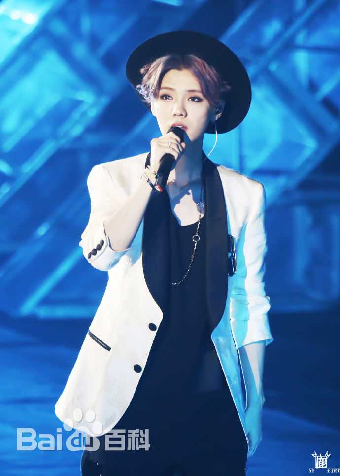 鹿晗(LUHAN)2016巡回演唱会素颜照壁纸