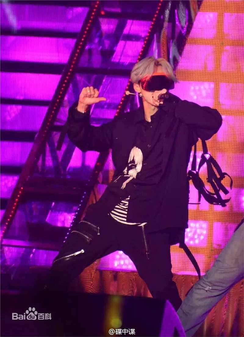 鹿晗(LUHAN)2016巡回演唱会素颜照壁纸