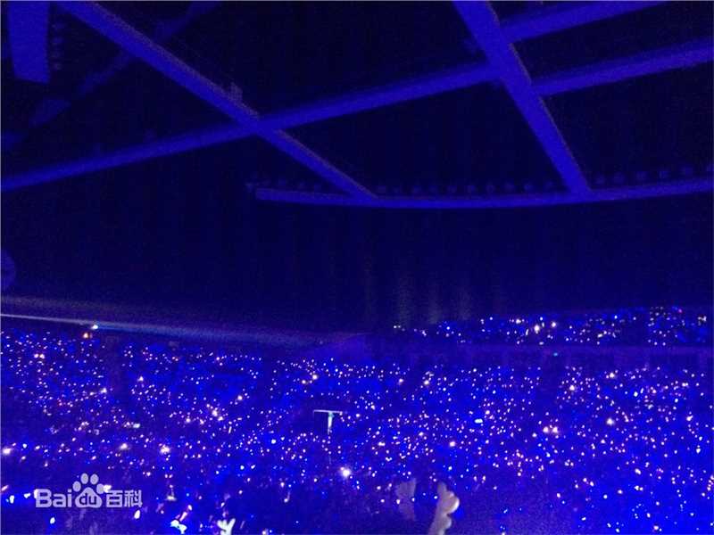 鹿晗(LUHAN)2016巡回演唱会素颜照壁纸