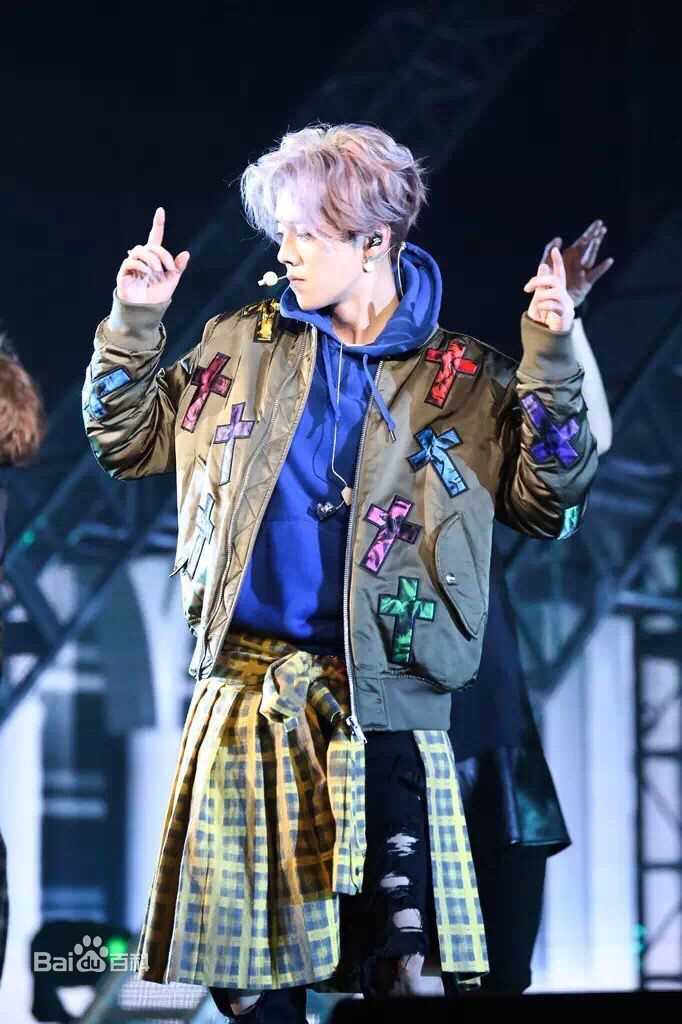 鹿晗(LUHAN)2016巡回演唱会素颜照壁纸