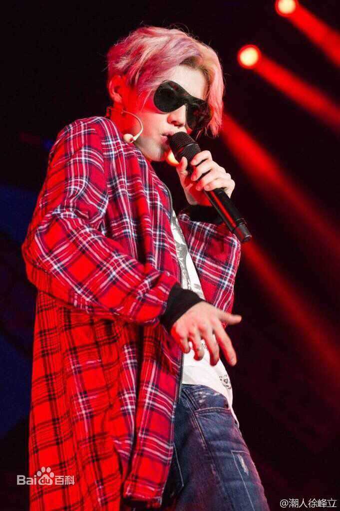 鹿晗(LUHAN)2016巡回演唱会素颜照壁纸