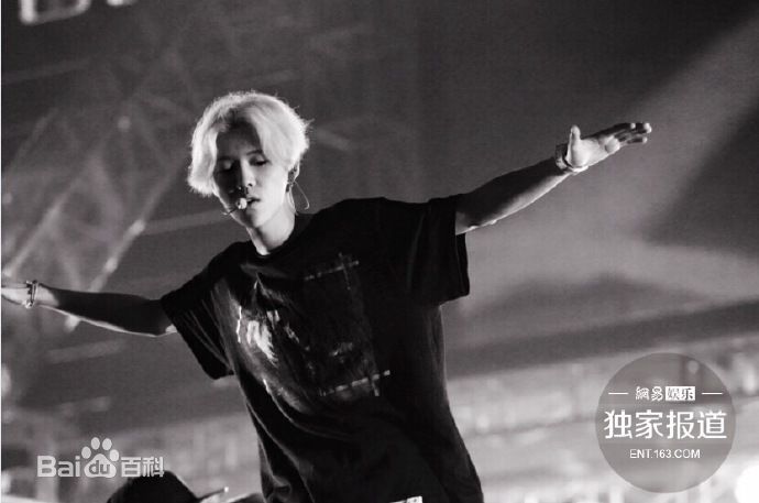 鹿晗(LUHAN)2016巡回演唱会素颜照壁纸