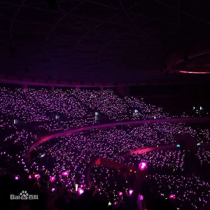 鹿晗(LUHAN)2016巡回演唱会素颜照壁纸