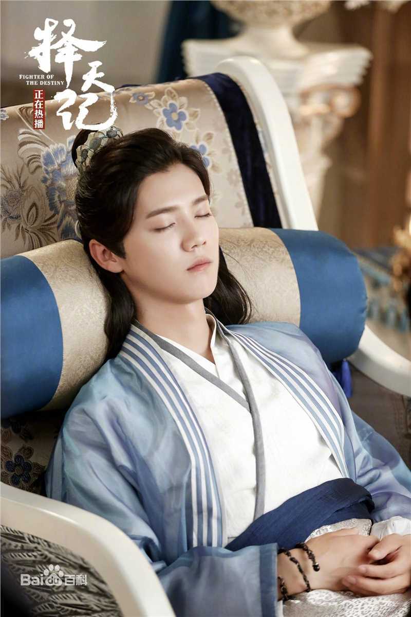 高清鹿晗(LUHAN)在《择天记》陈长生中的图集