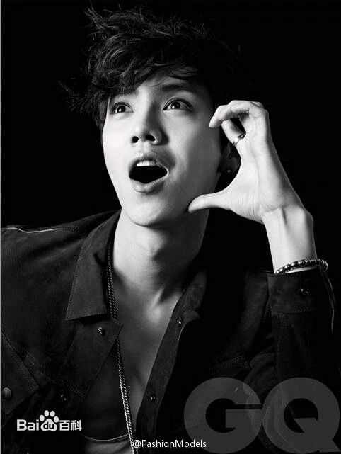 精选鹿晗(LUHAN)在《智族GQStyle》首位单封中国男星中的图册