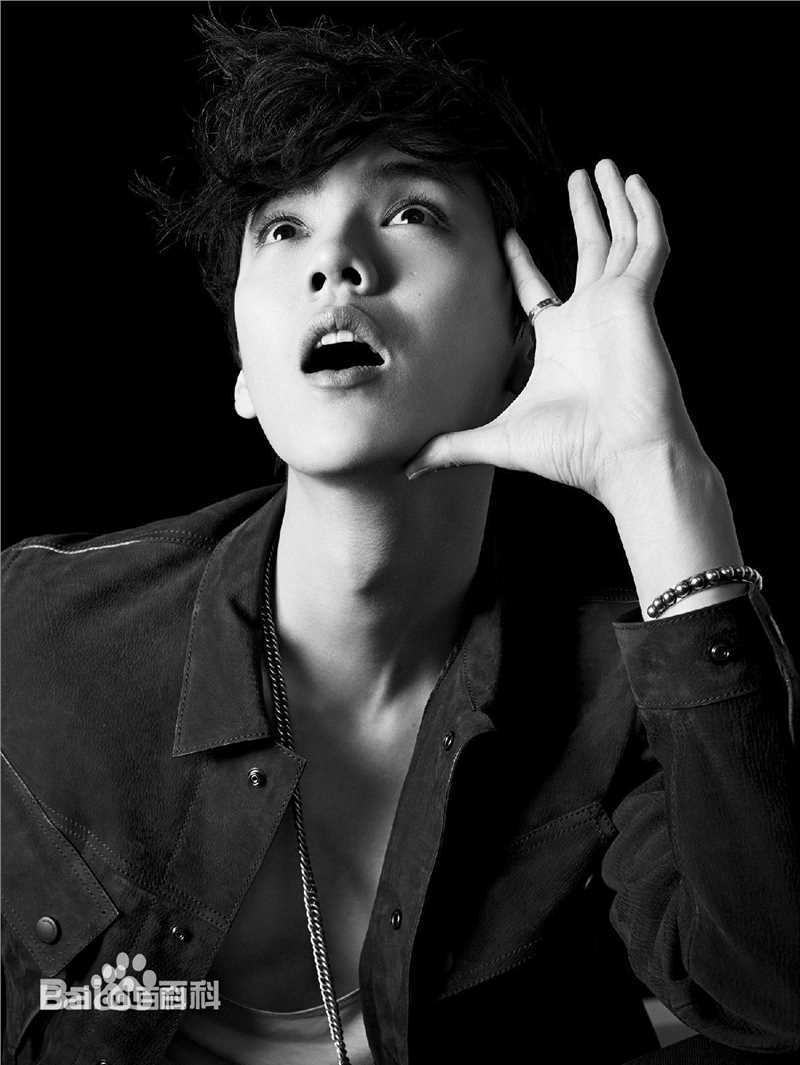 精选鹿晗(LUHAN)在《智族GQStyle》首位单封中国男星中的图册