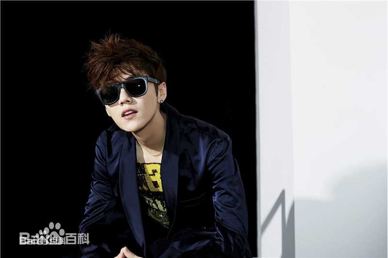 精选鹿晗(LUHAN)在《智族GQStyle》首位单封中国男星中的图册