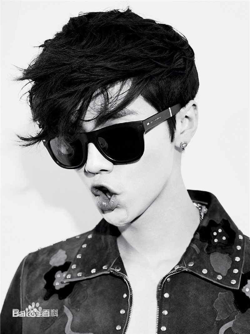 精选鹿晗(LUHAN)在《智族GQStyle》首位单封中国男星中的图册