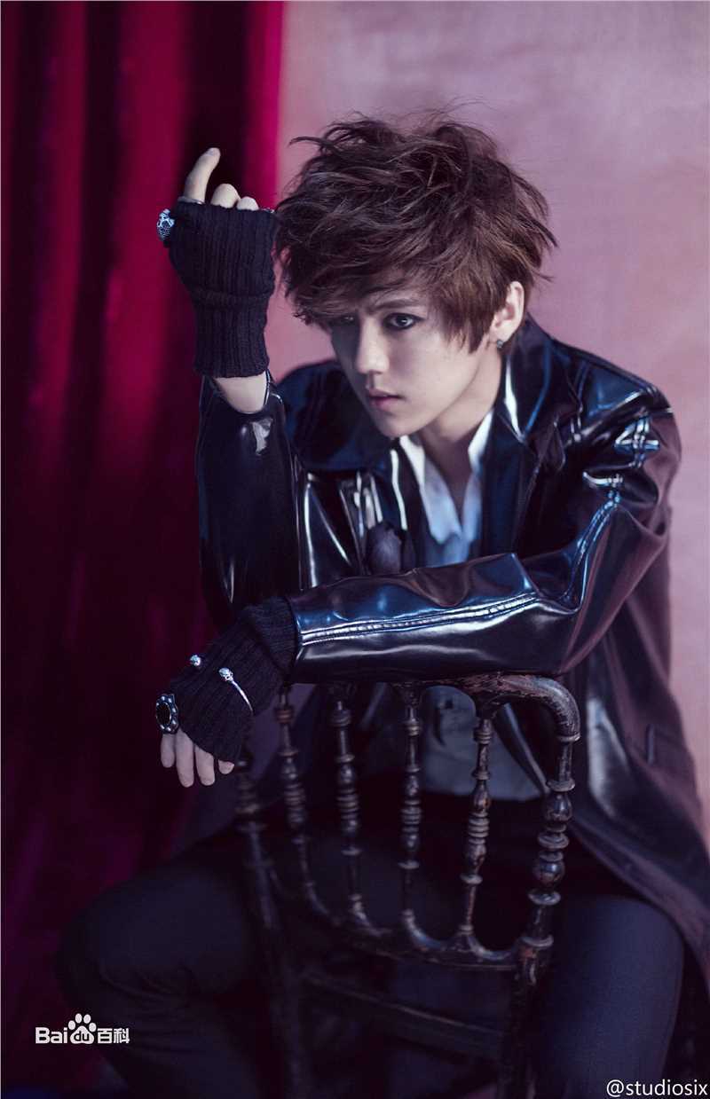 最新鹿晗(LUHAN)在《时尚芭莎》首位单封男星中的图集