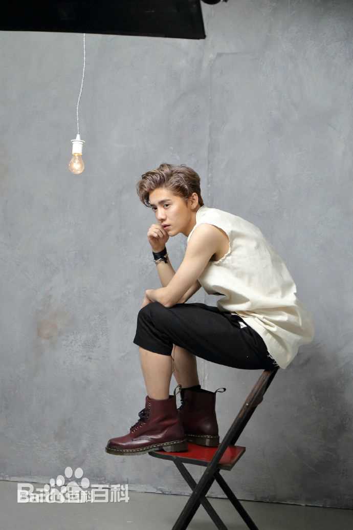 高清鹿晗(LUHAN)在《Vogue Me》创刊号中的图集