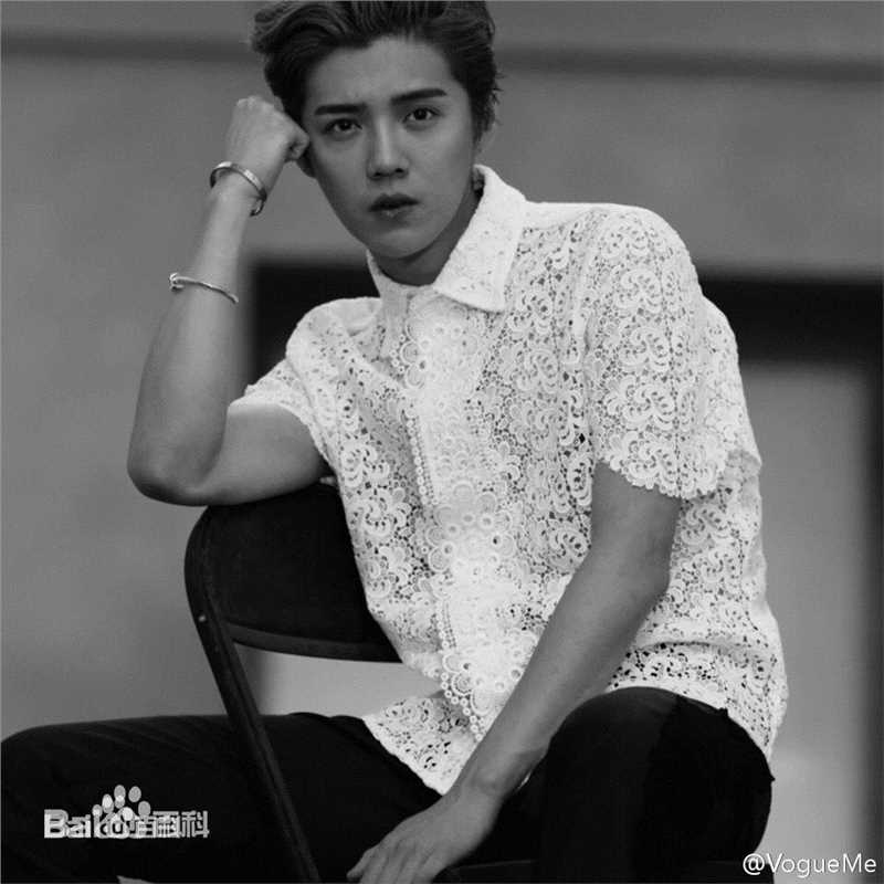 高清鹿晗(LUHAN)在《Vogue Me》创刊号中的图集