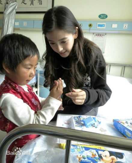 杨颖(Angelababy)时尚大片美艳出镜情牵公益素颜照壁纸