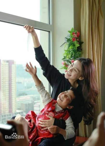 杨颖(Angelababy)时尚大片美艳出镜情牵公益素颜照壁纸