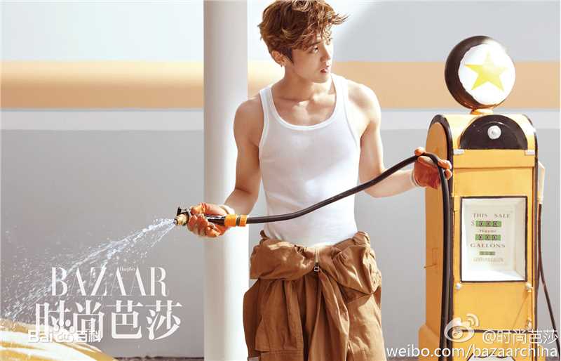 鹿晗(LUHAN)在《时尚芭莎》2016年八月刊中的