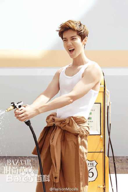 鹿晗(LUHAN)在《时尚芭莎》2016年八月刊中的