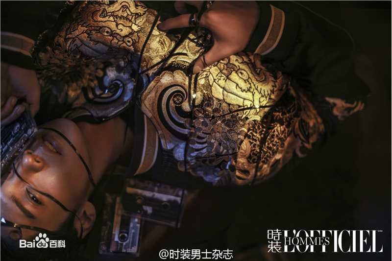 高清鹿晗(LUHAN)在《时装男士》10月刊暨100期八周年刊中的图集